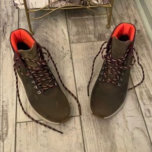 Timberlands women’s size 9 NWOT